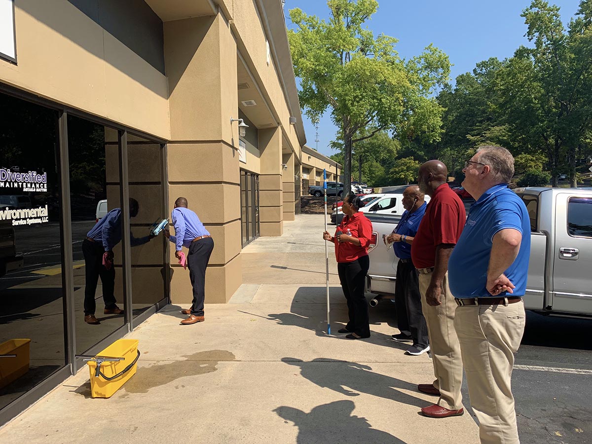 Georgia Division Gets Impromptu Window Washing Lesson